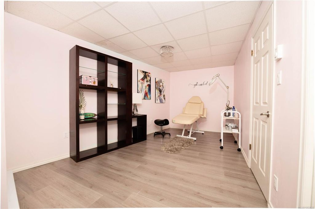 listing image 16046244602255355163