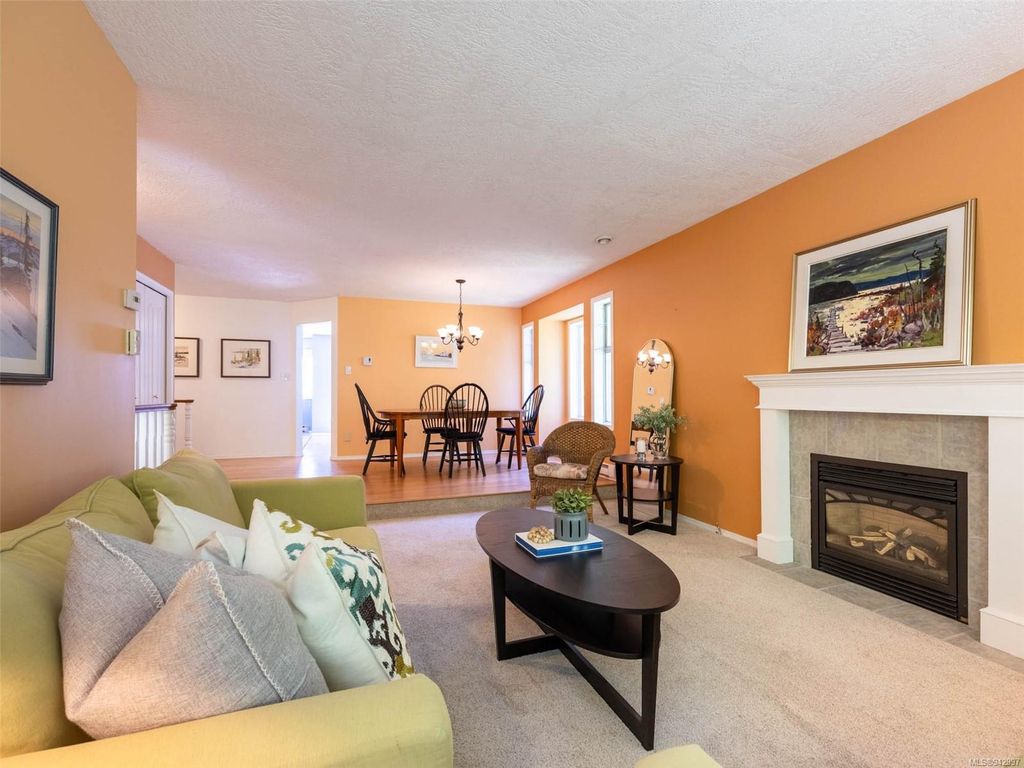 listing image 16049853592776325961