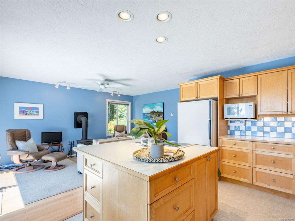 listing image 16047641826369596731
