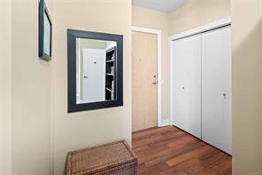 listing image 16042186296509