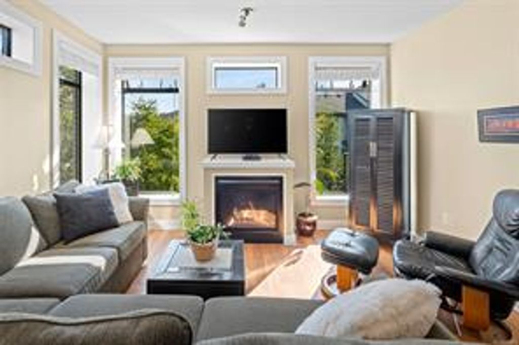 listing image 16042627481005