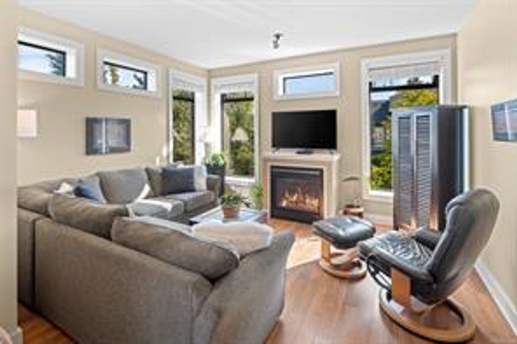listing image 16042705148218