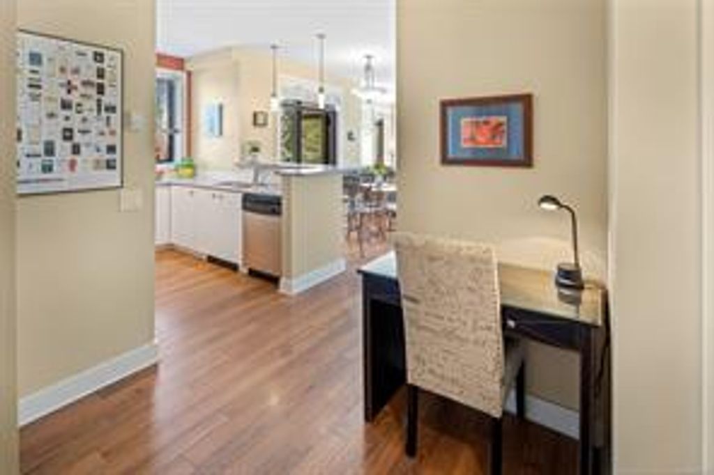 listing image 16044180390692
