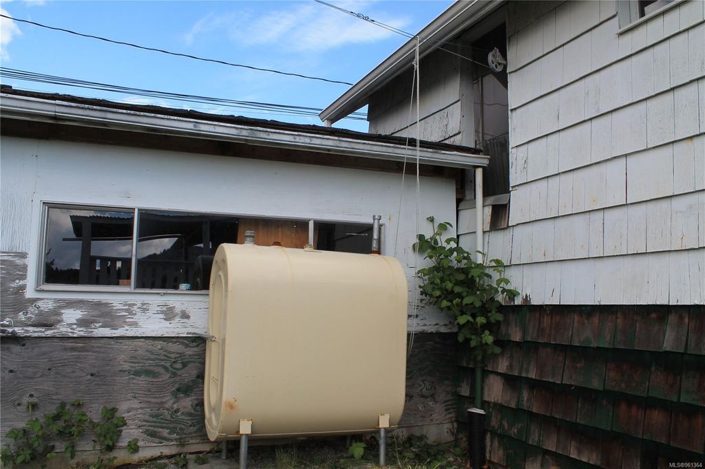 listing image 16049935646839140454