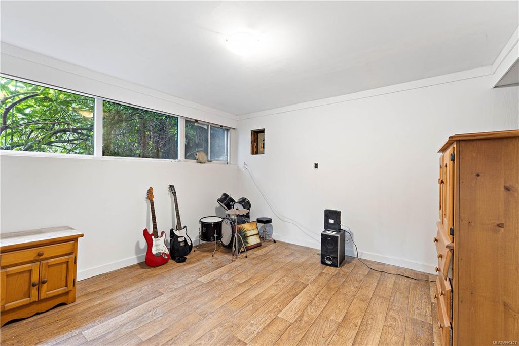 listing image 16049501013780465369