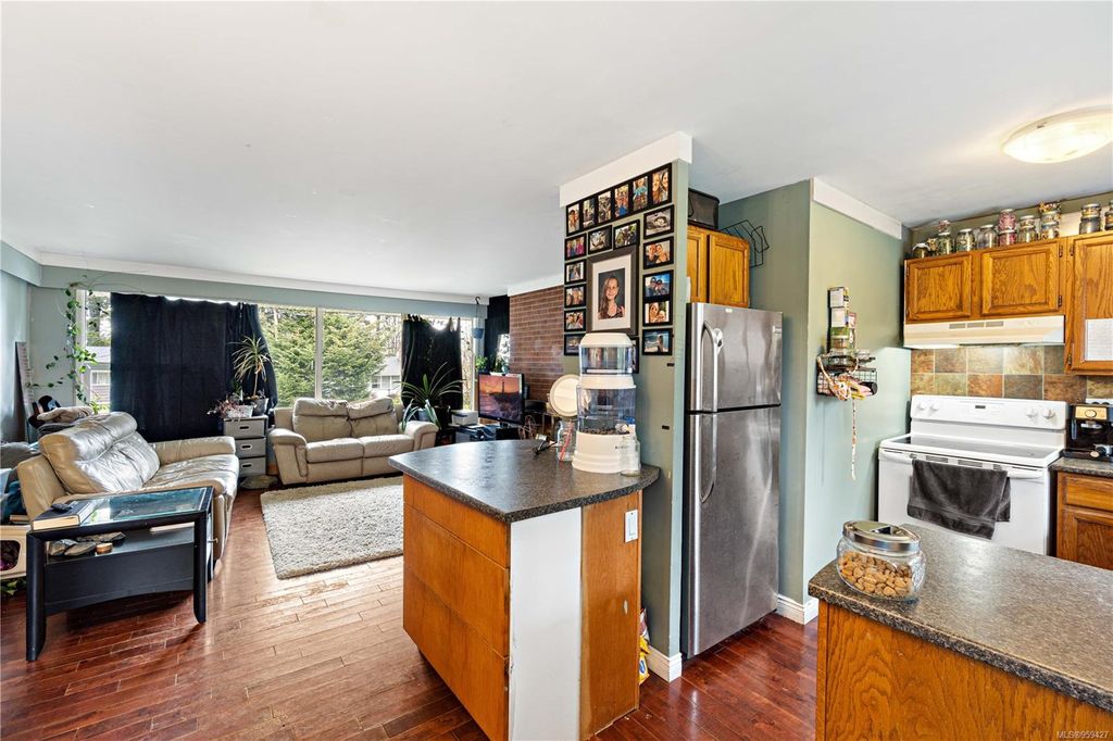 listing image 16043022271856314729