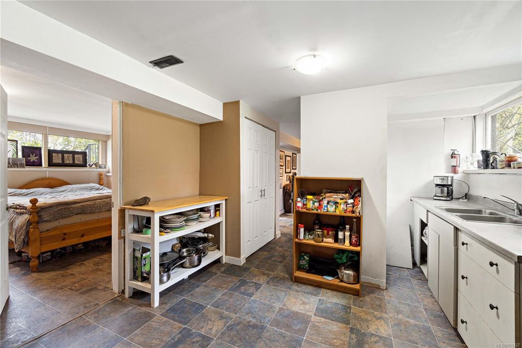 listing image 16046509047666698279