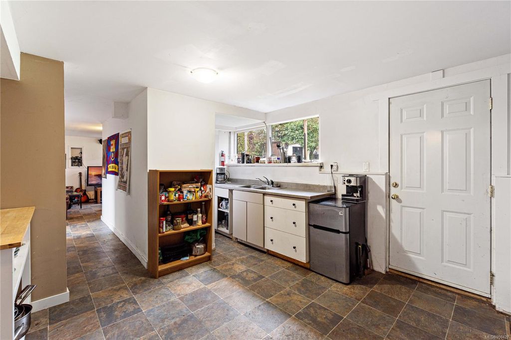listing image 16046798083730323213