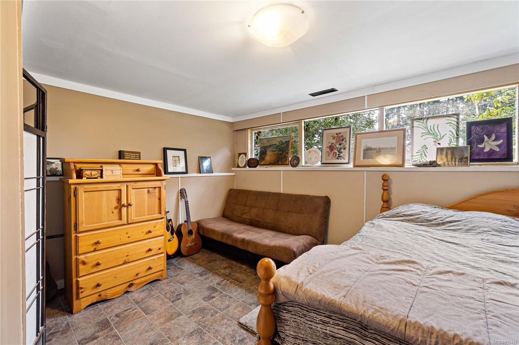 listing image 16041766649192376965