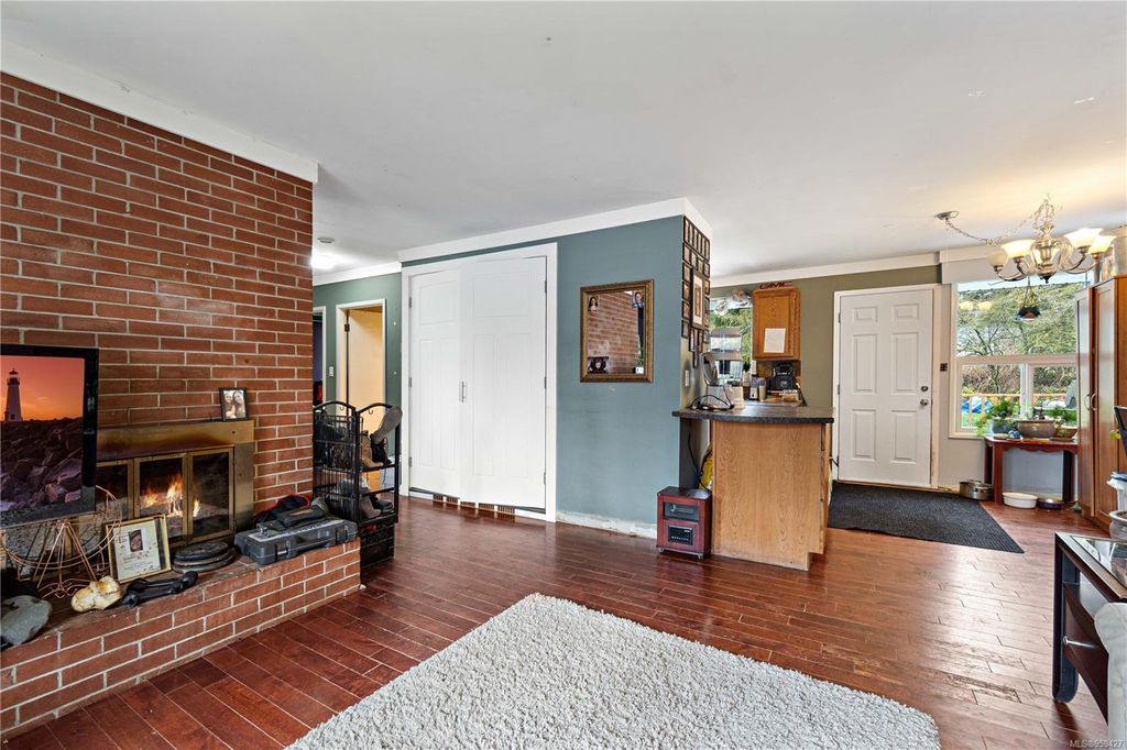 listing image 16048845383721429164