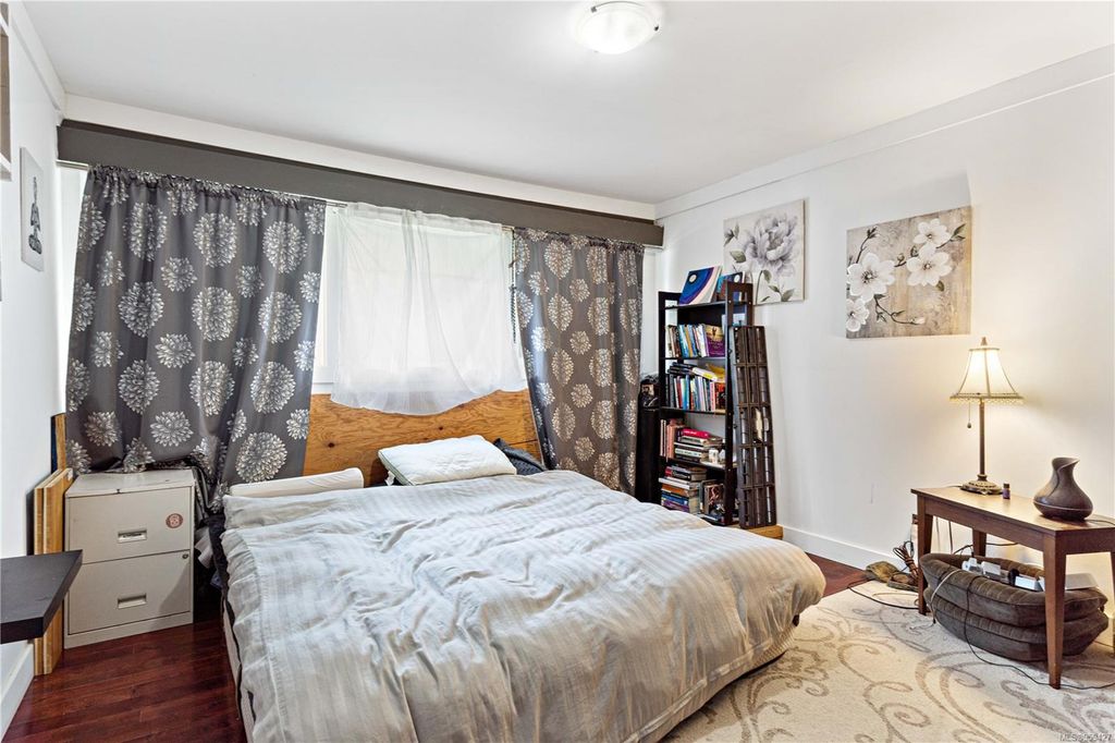 listing image 16041350638217894233