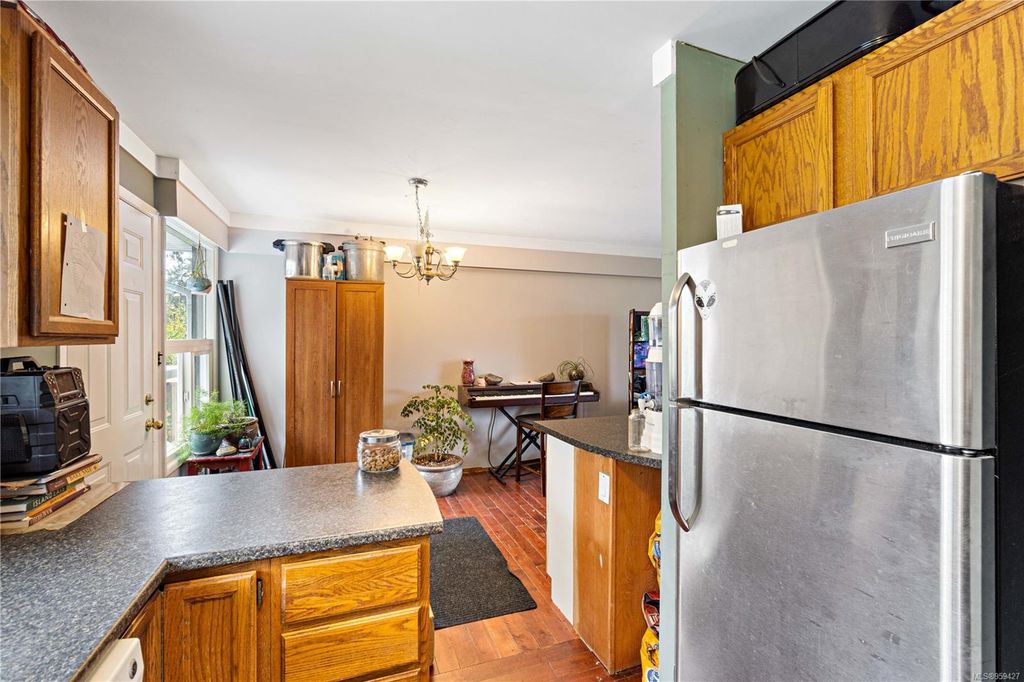 listing image 16040311174577073102