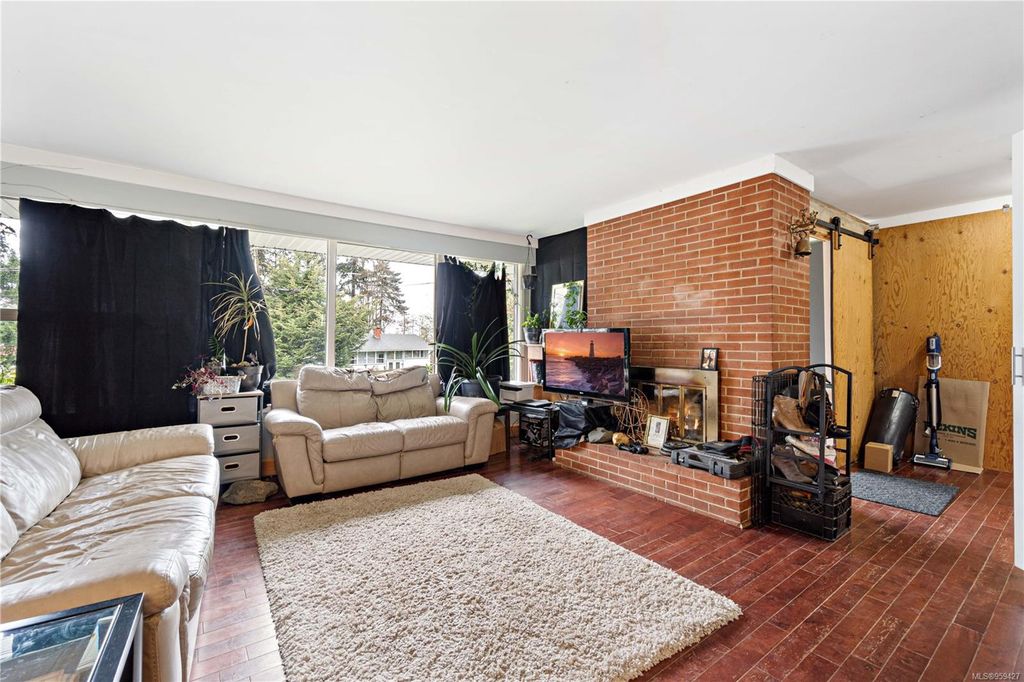 listing image 16041692430856842181