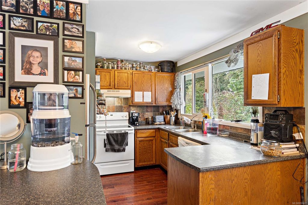 listing image 16042375156742572914