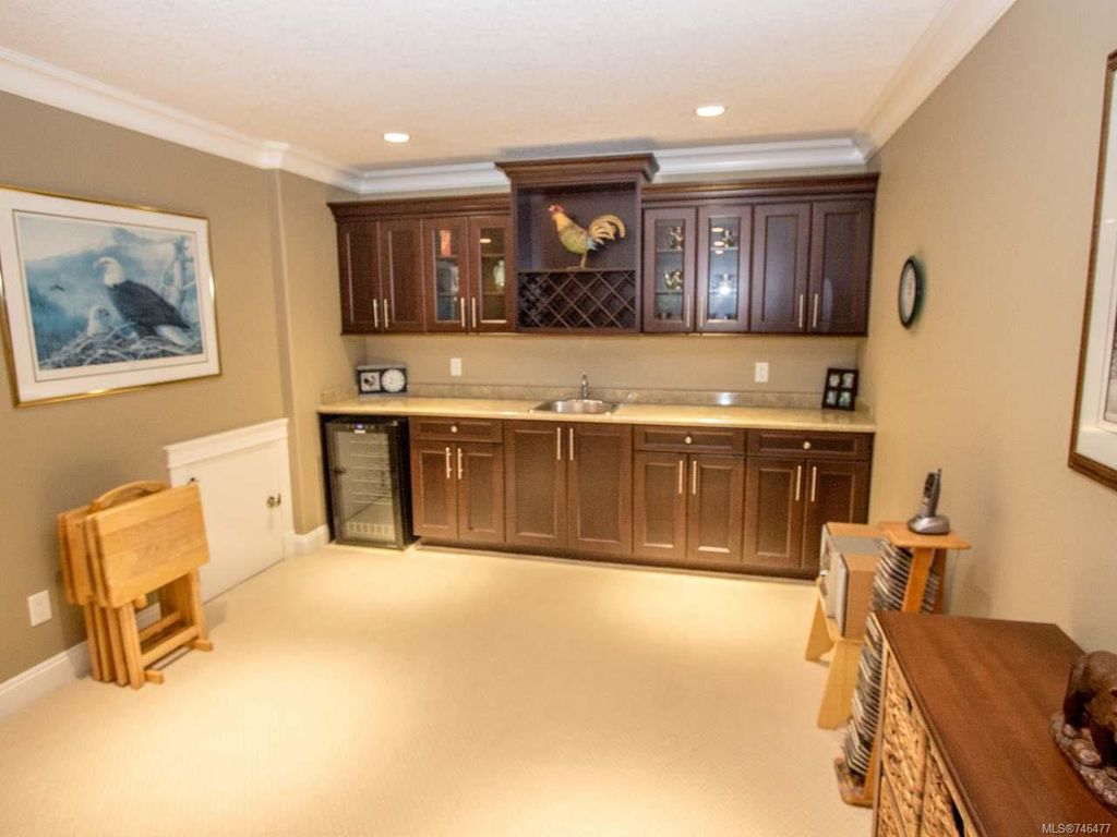 listing image 16044192320173482262