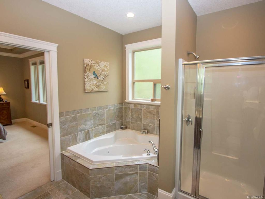 listing image 16048814126974455547