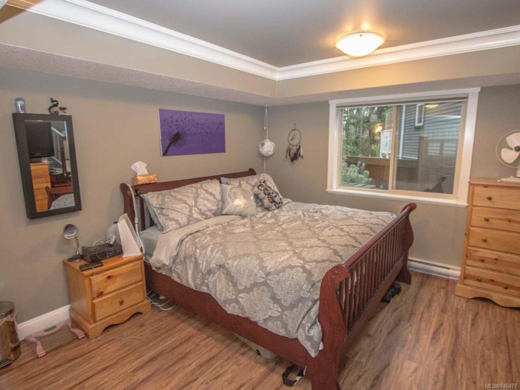 listing image 16049427769752975810