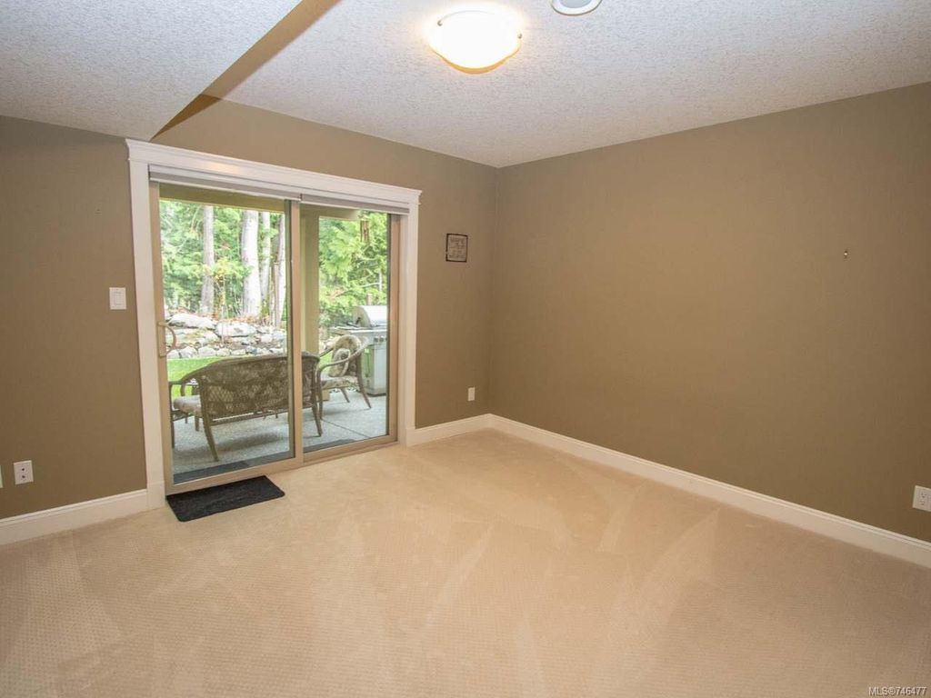 listing image 16043240352856130169