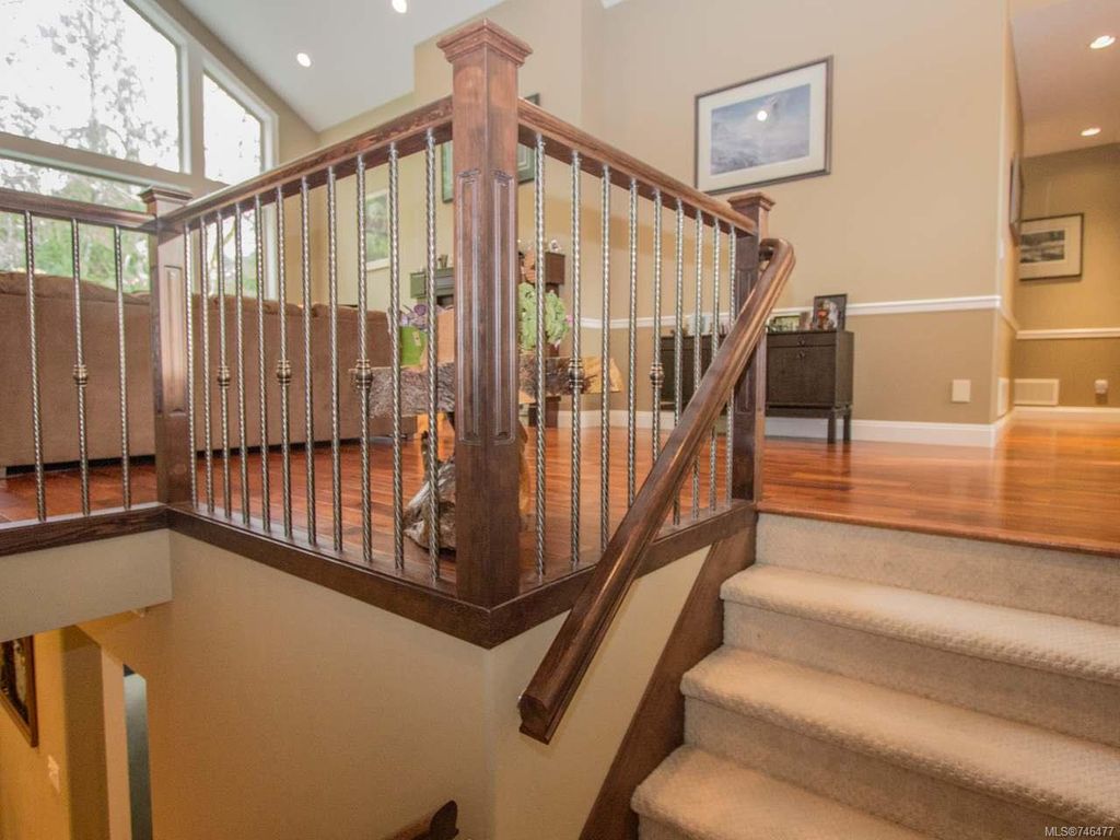 listing image 16049324627629218148