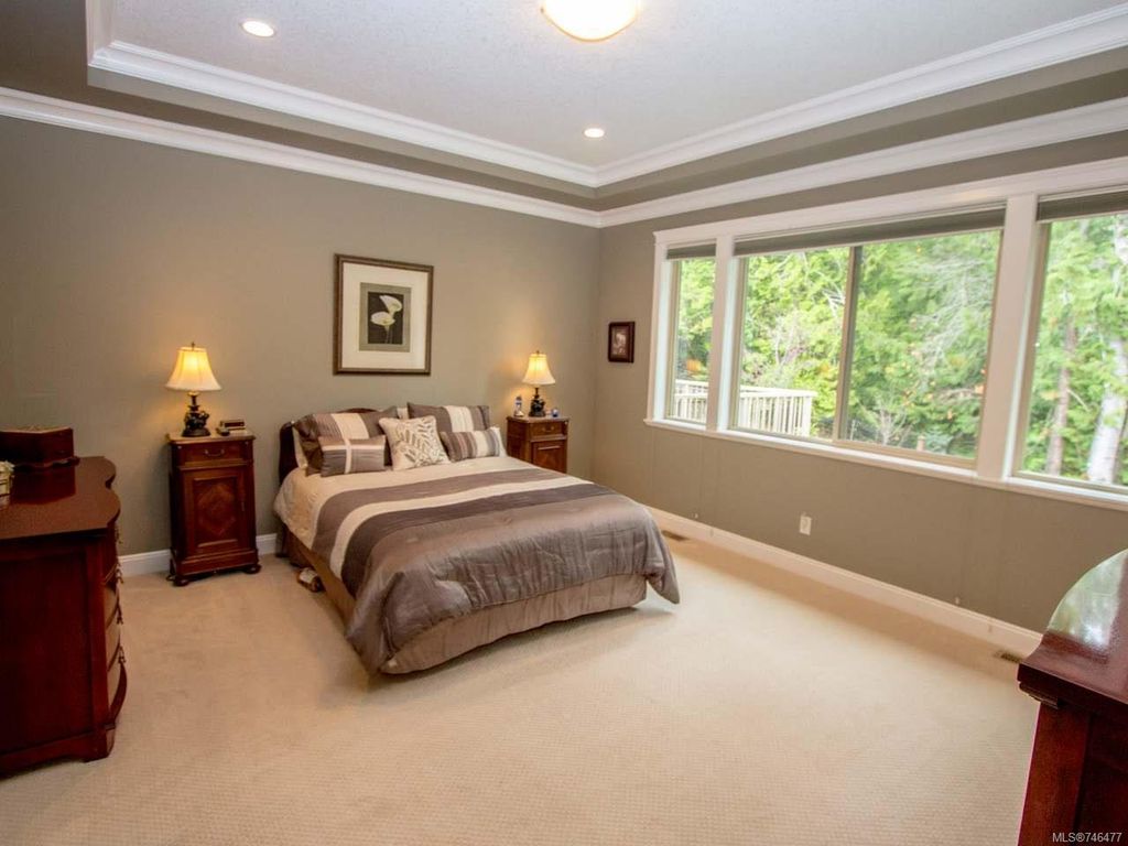 listing image 16046833324239080136