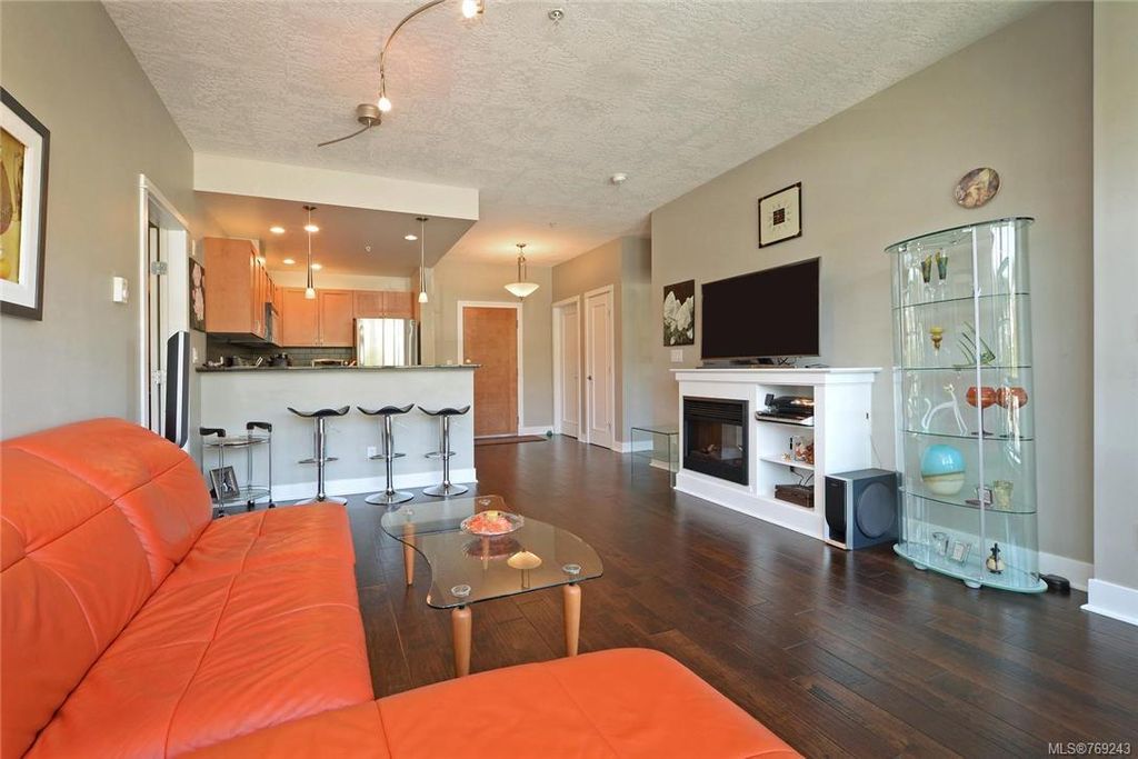 listing image 16048331960438626103