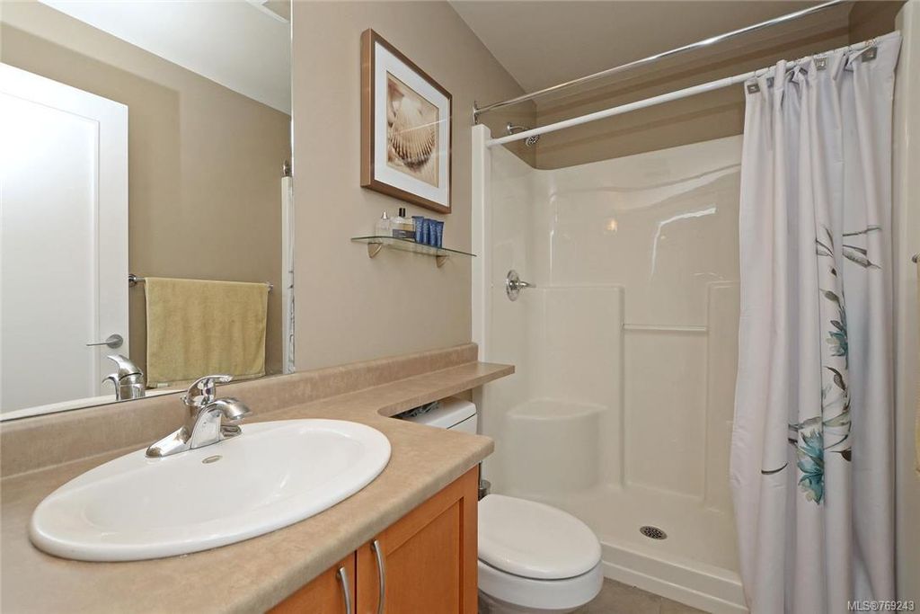listing image 16049921953142328502