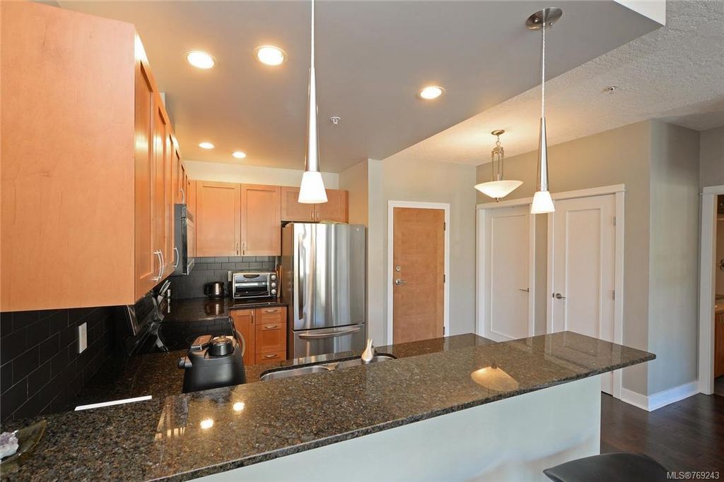 listing image 16048414608171208098