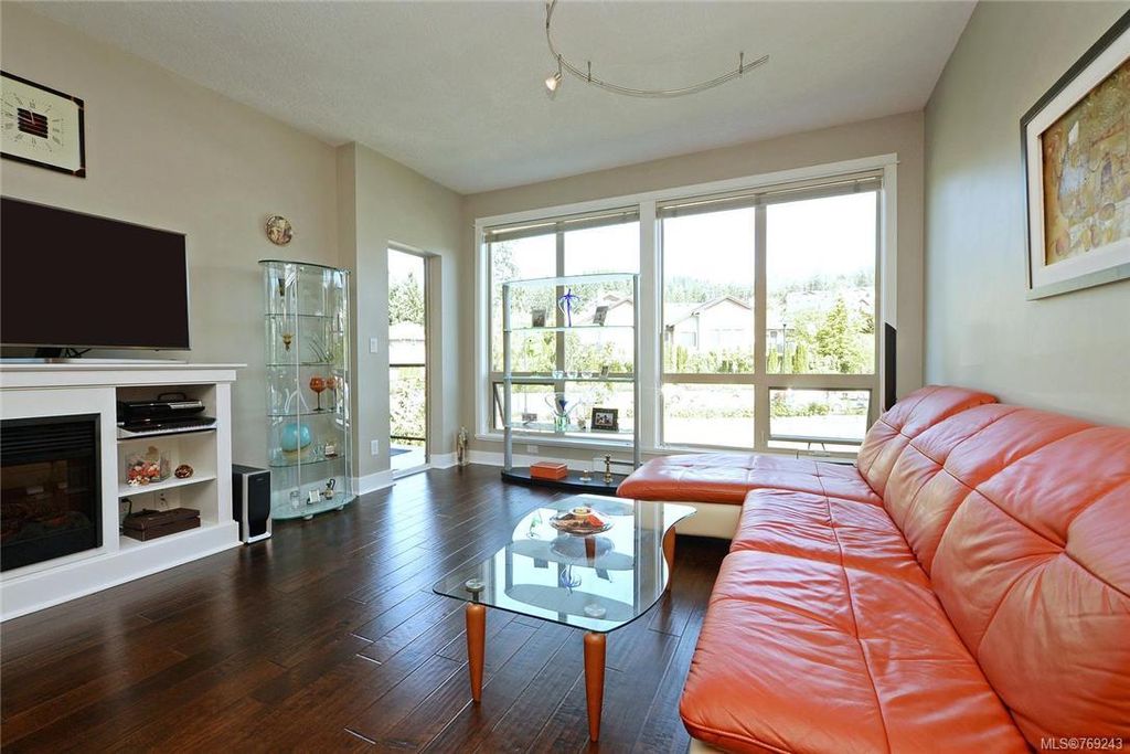 listing image 16048858811082598294
