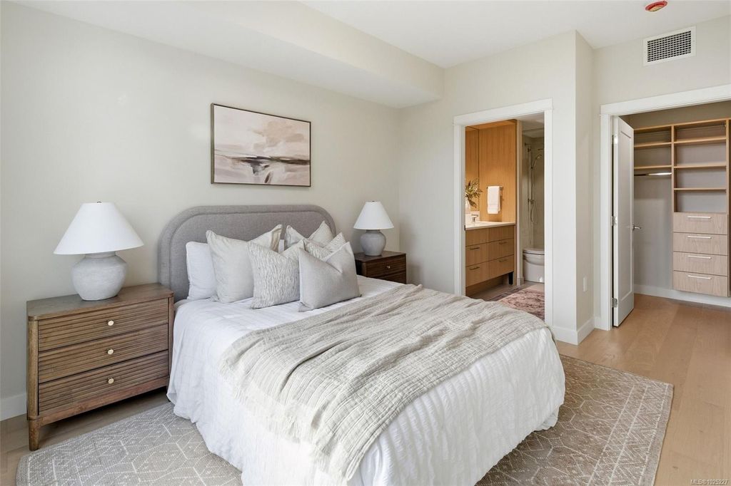 listing image 16044426900174928111