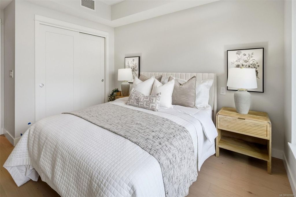 listing image 16049979313543402540