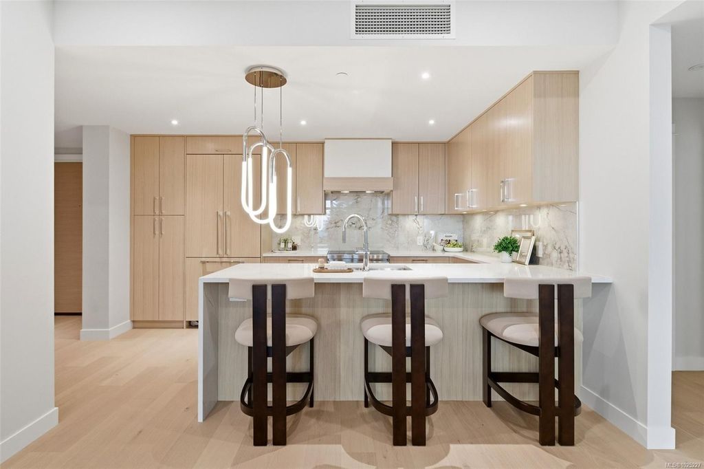 listing image 16047543360967715343