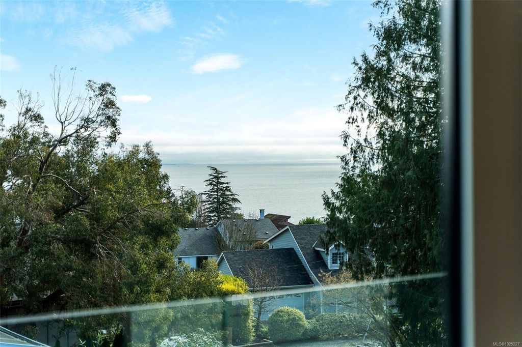 listing image 16044110273399251403