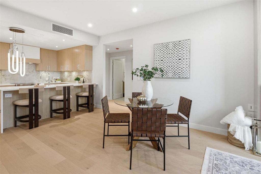 listing image 16044724564722415748