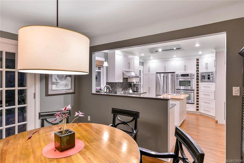 listing image 16041689092190819192