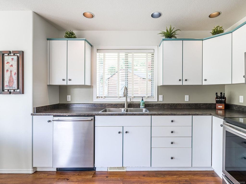 listing image 16048535772103359389