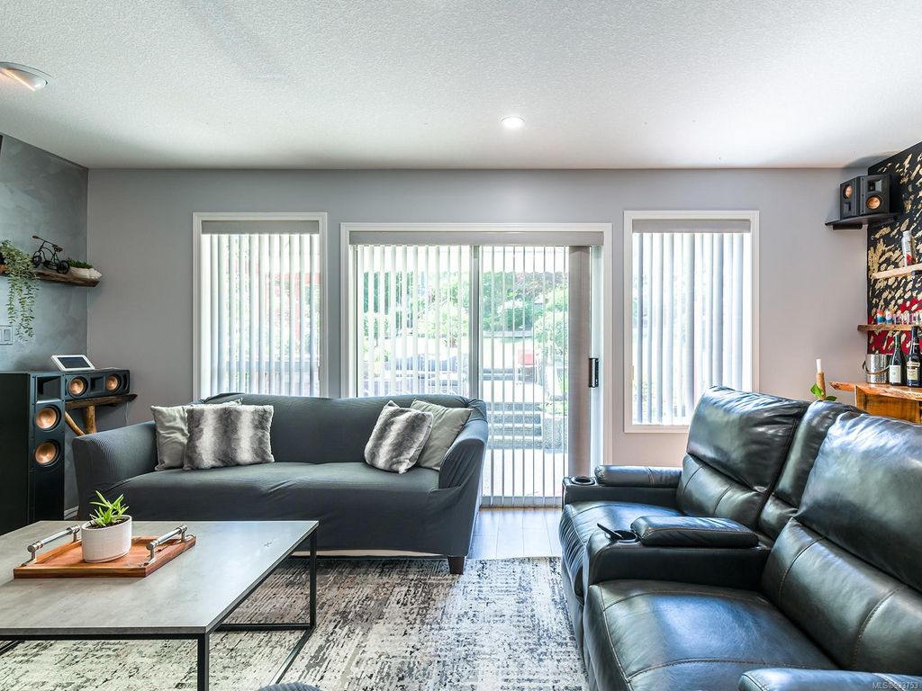 listing image 16047387886118341918