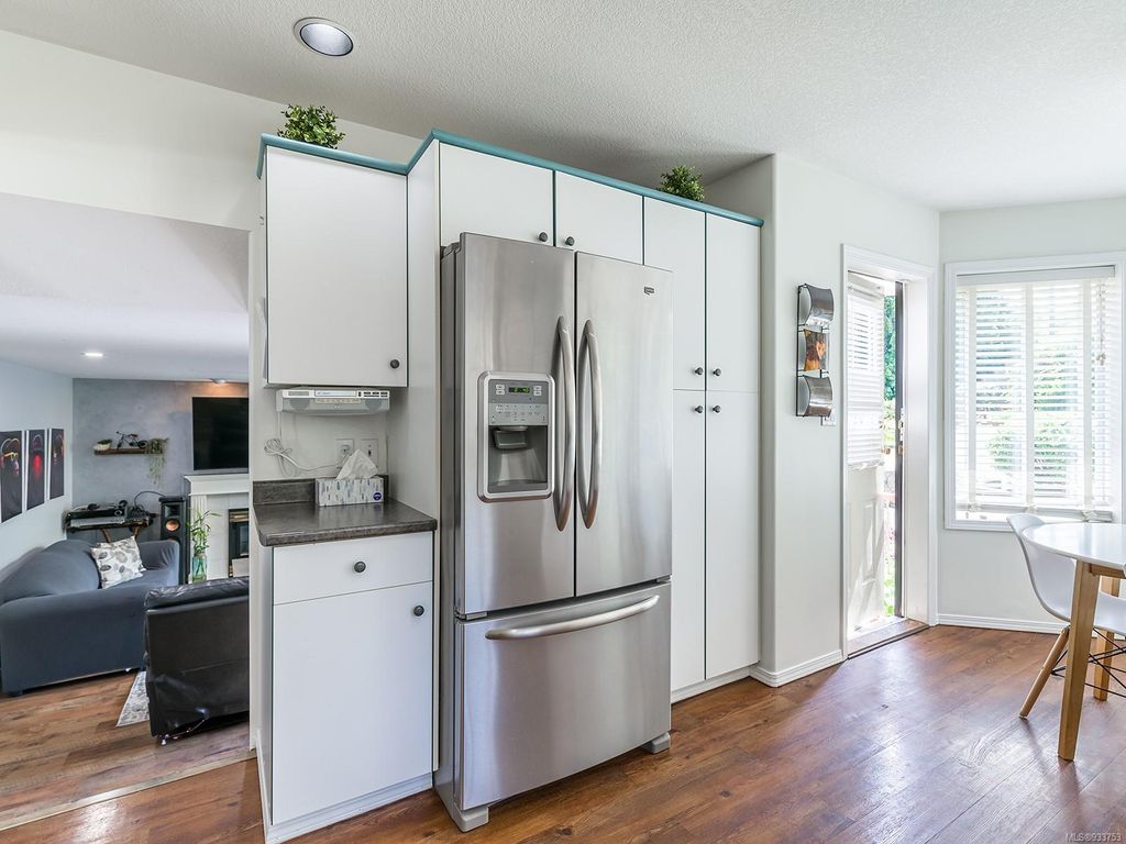 listing image 16045491365992965320