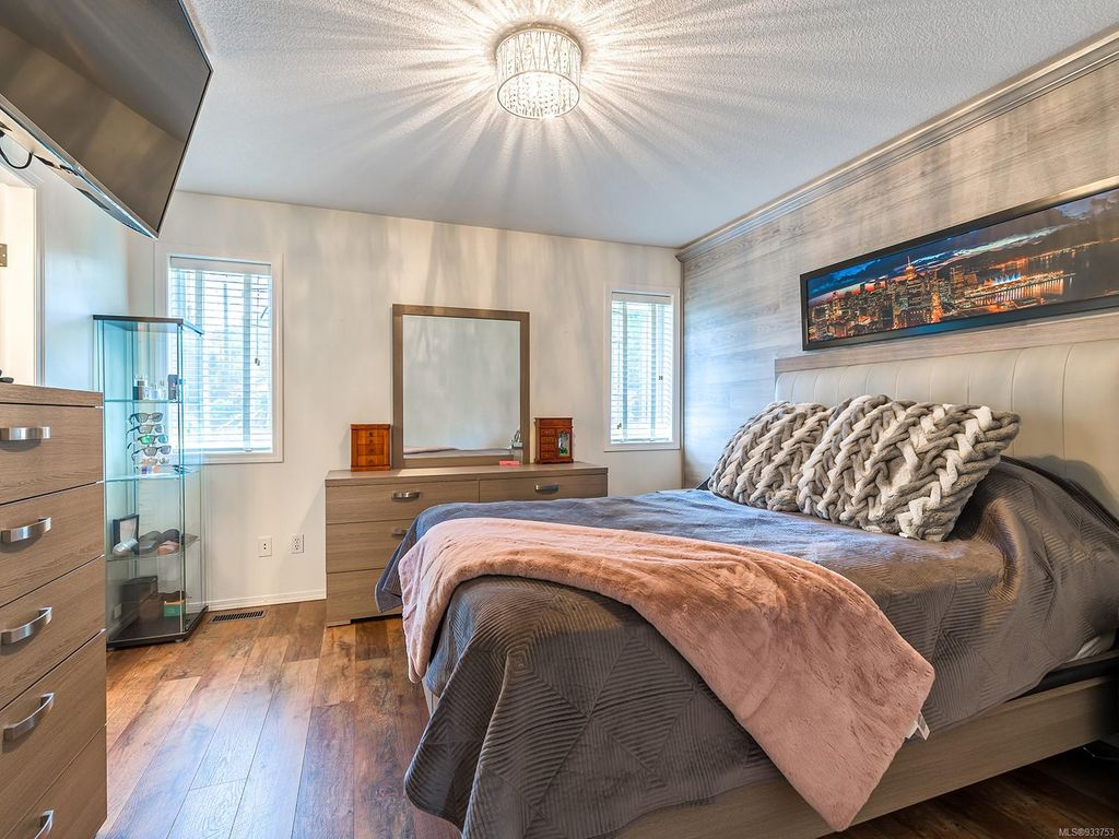 listing image 16043158806951208091