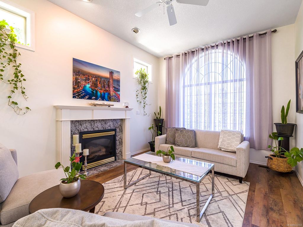 listing image 16041482680665345092
