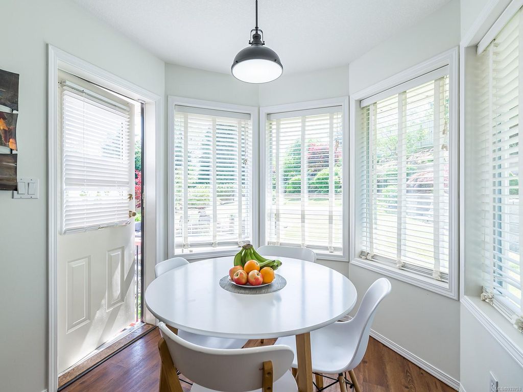 listing image 16049016432490165299