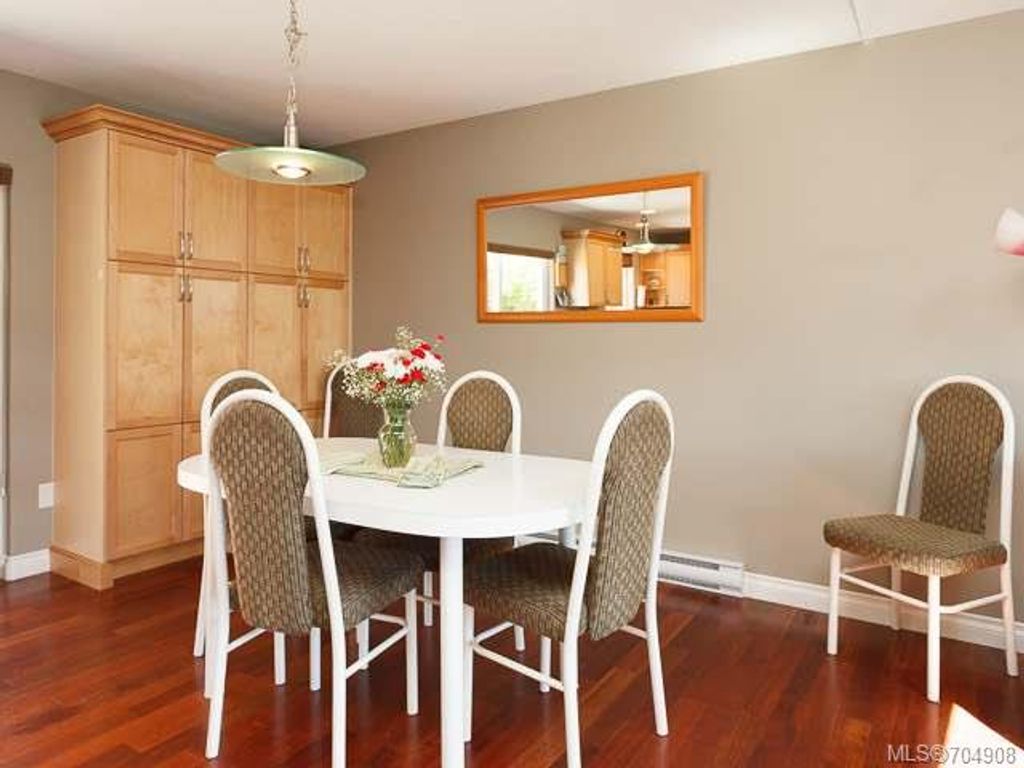 listing image 16049273936879339084