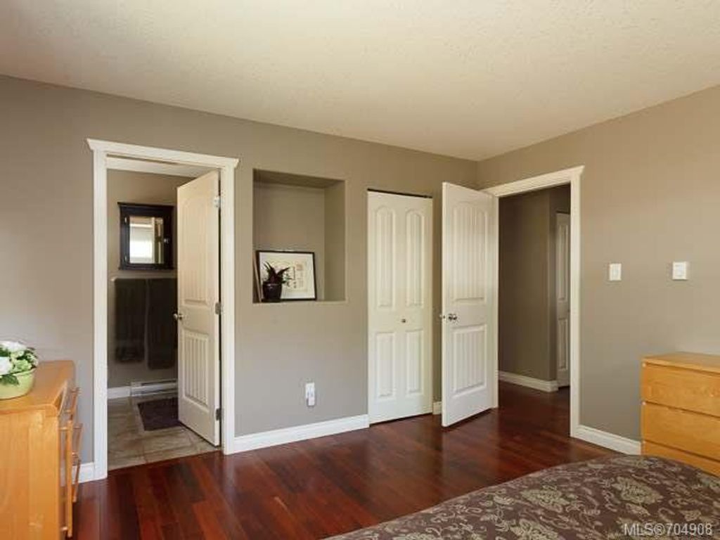 listing image 16049692398799839956