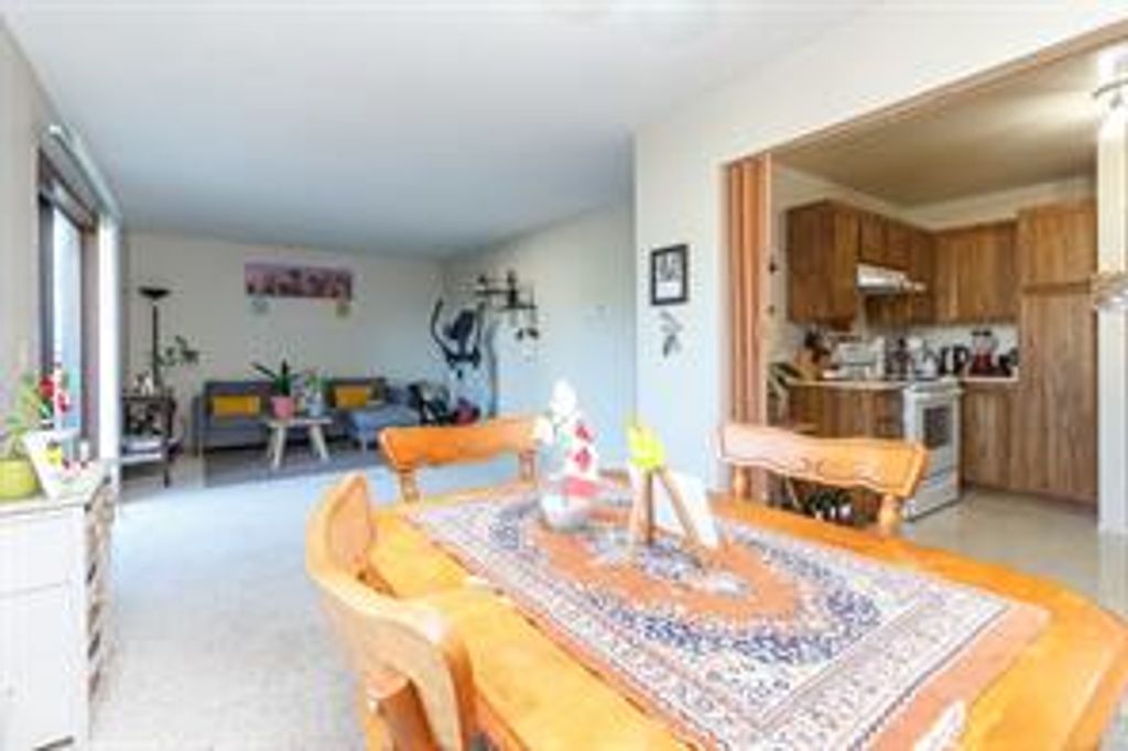 listing image 16041542060983201076