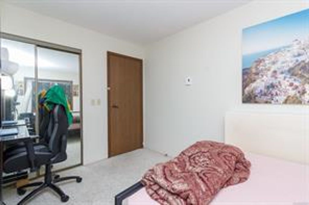 listing image 16044975929747519349