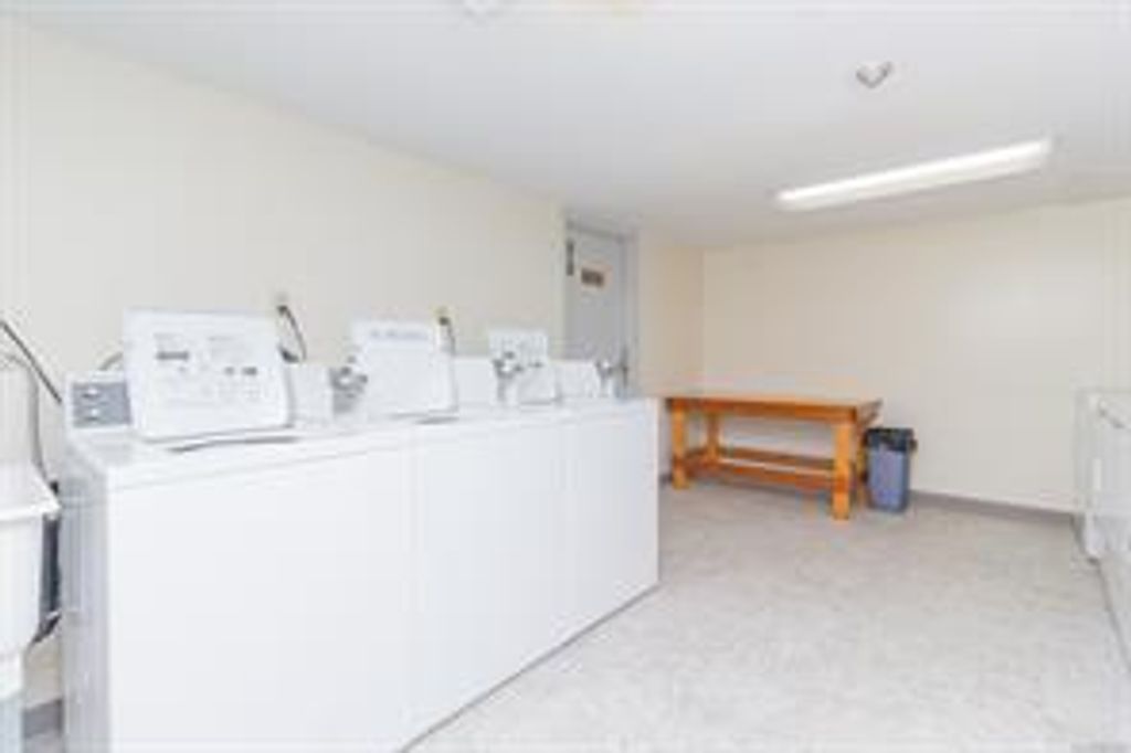 listing image 16041821415519552106