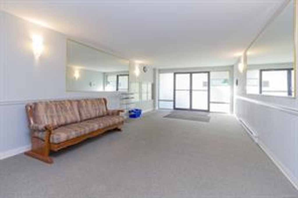 listing image 16045392762608816628