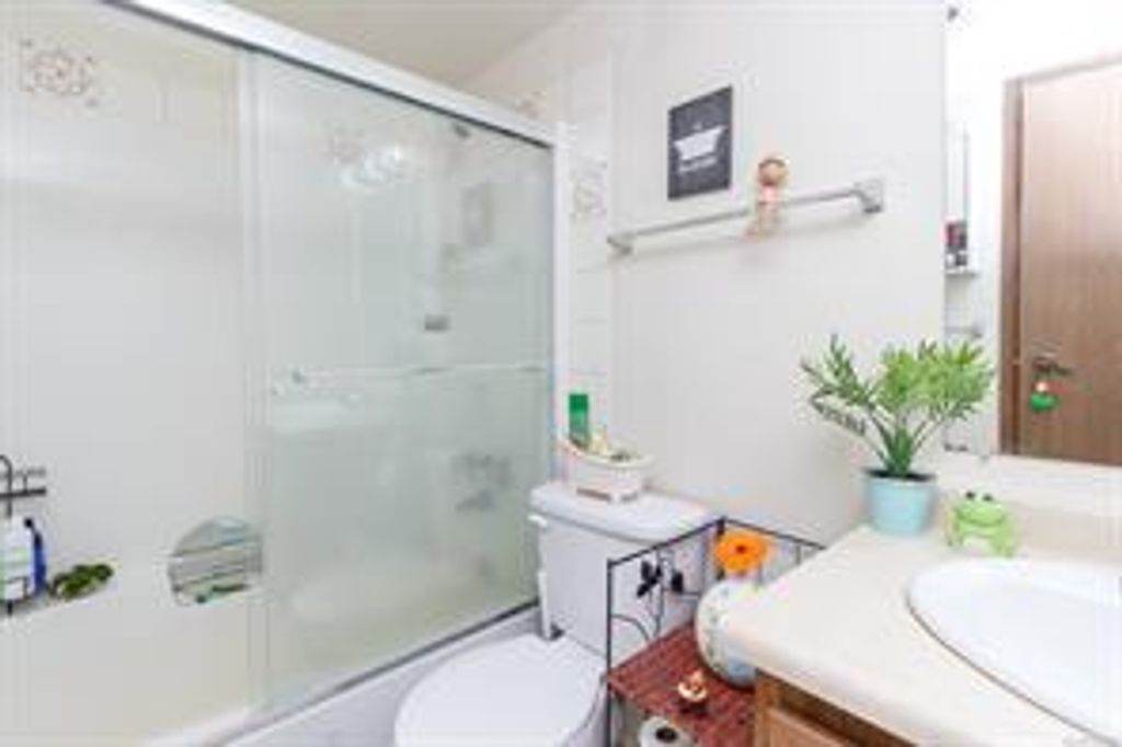 listing image 16042761992359910818