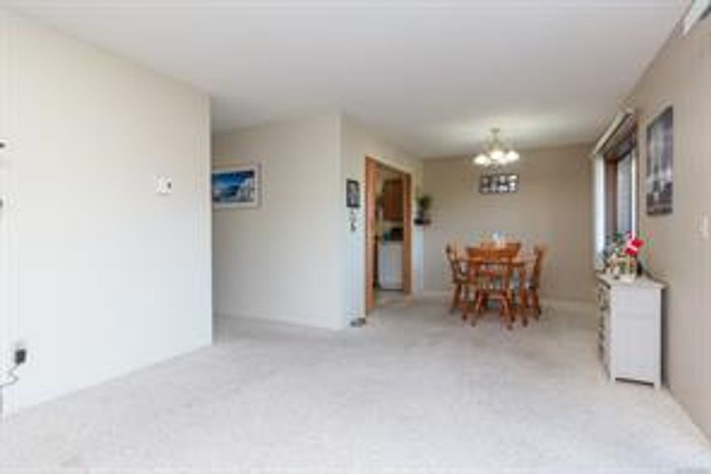 listing image 16042859971976681809