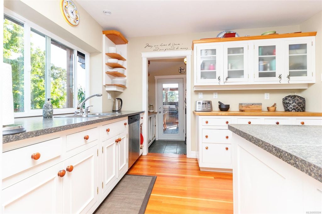 listing image 16046248014919637499