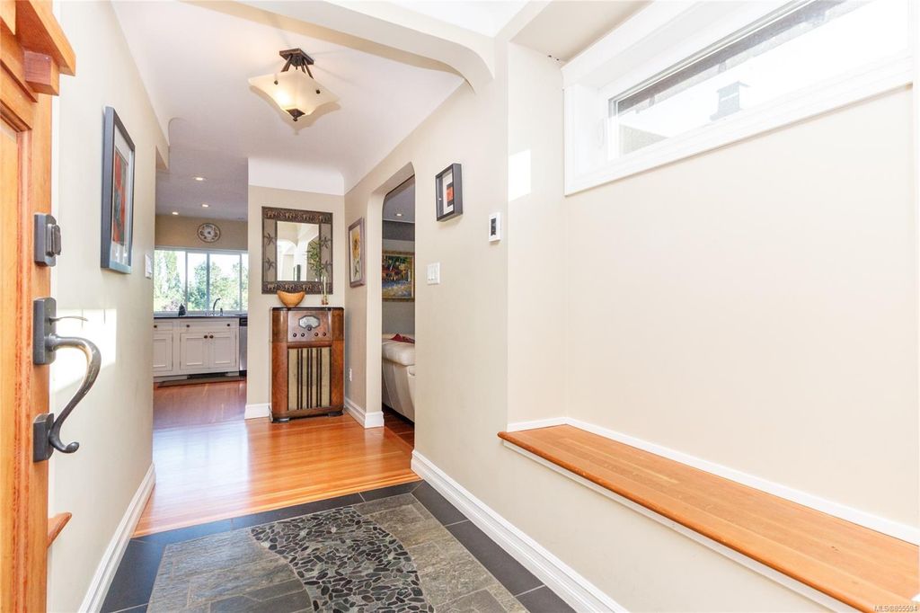 listing image 16044883843361746734